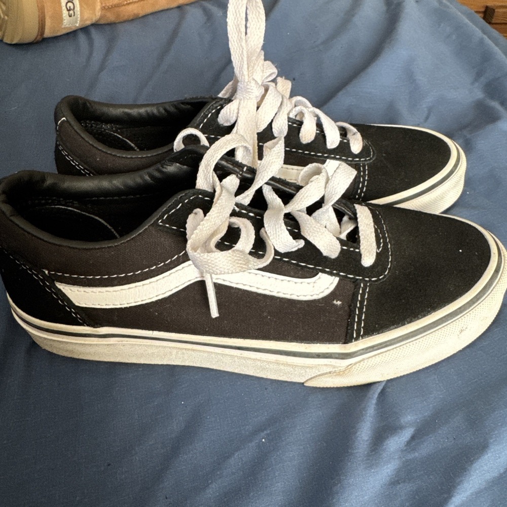 Vans Off the Wall Youth Size 3.5 ward Black White Canvas Suede 751505